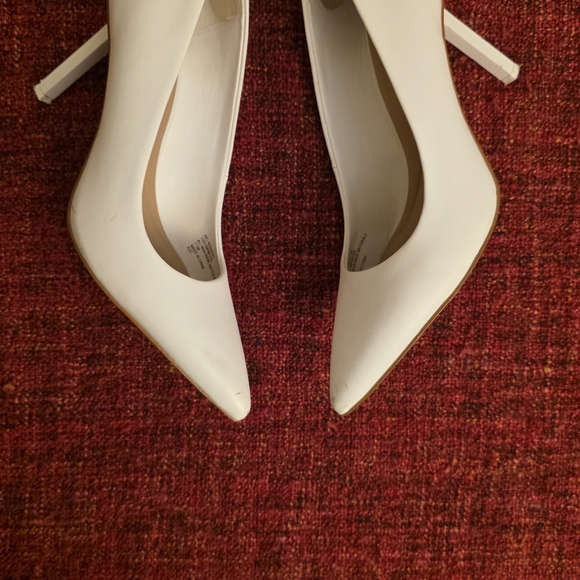 INC International Concepts White Pointed Heels - Picture 1 of 8